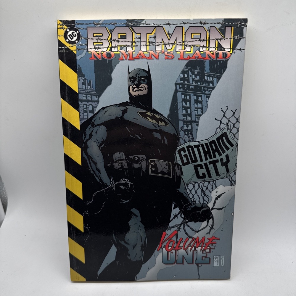 Batman: No Man's Land, Vol 1 - 1999 - DC Comics Graphic Novel No Law Fear Faith